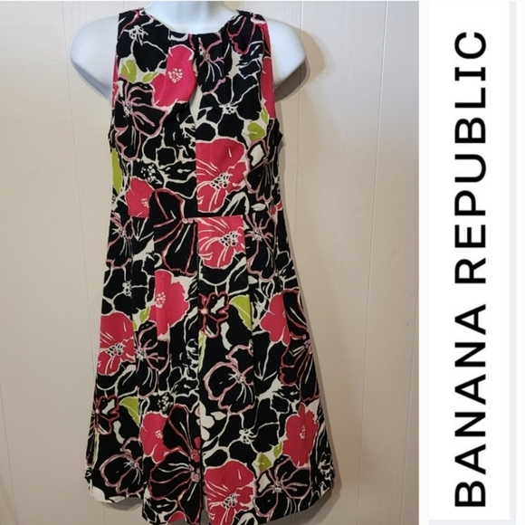 Banana Republic Dresses & Skirts - Banana Republic Dress Sleeveless Floral Keyhole Pleated Black Pink Size 4‎ A424